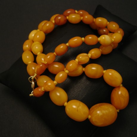 antique-ovoid-yellow-amber-necklace-04045.jpg