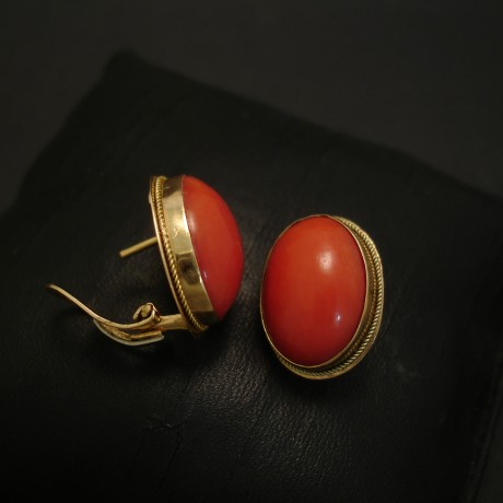 coral-deep-orange-18ctgold-earstuds-04272.jpg