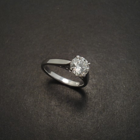 round-brilliant-diamond-custom-18white-gold-ring-06061.jpg