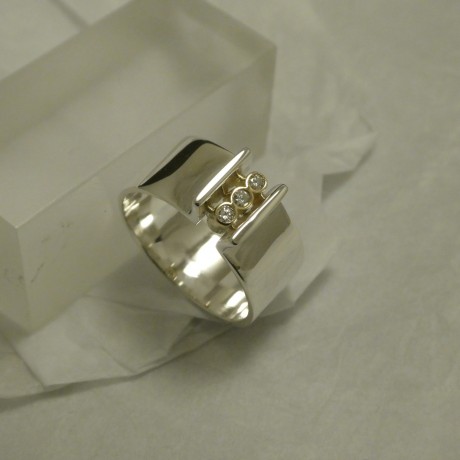 silver-gold-ring-3diamonds-40892.jpg