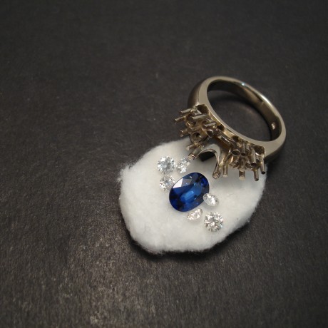 sydney-masterwork-sapphire-diamonds-engagement-ring-07399.jpg