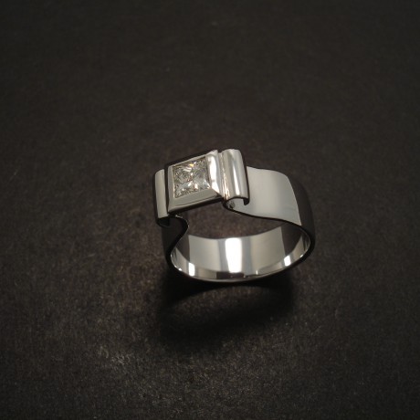 custom-made-engagement-ring-white-gold-top-curl-06758.jpg