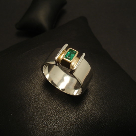 30ct-baguette-emerald-silver-gold-9mm-ring-02179.jpg