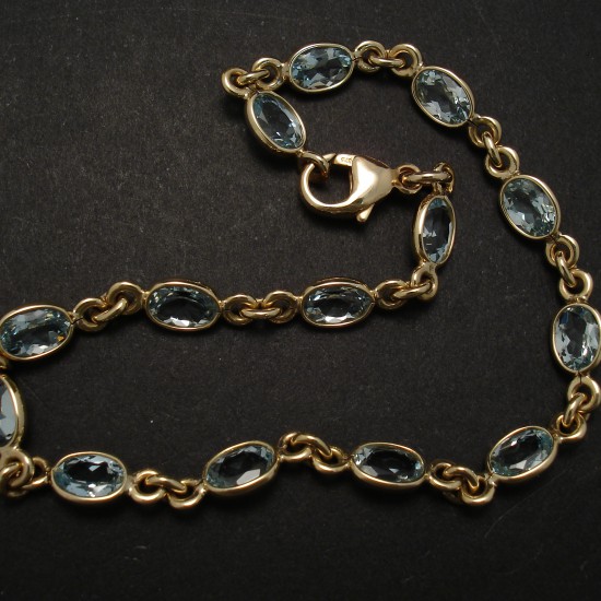 aquamarine-gold-bezel-bracelet-01857.jpg