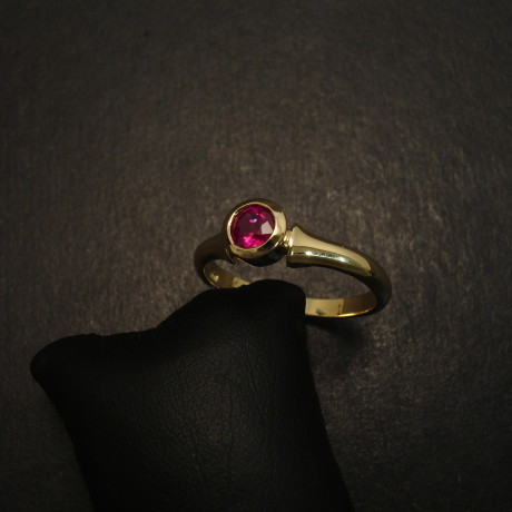 Ruby Jewellery - Antique & new Sydney designers Ruby rings, necklaces ...