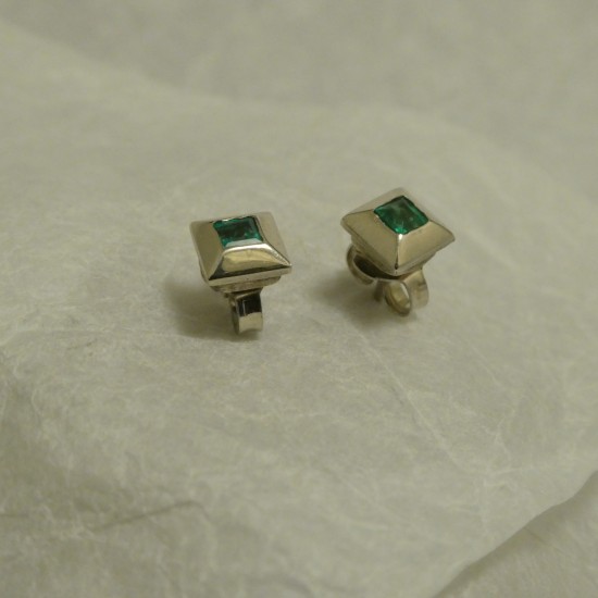 square-cut-emerald-9ctwhitegold-studs-40379.jpg