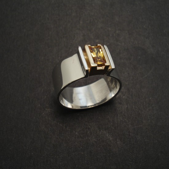 yellow-sapphire-baguette-ring-18ctgold-silver-06391.jpg