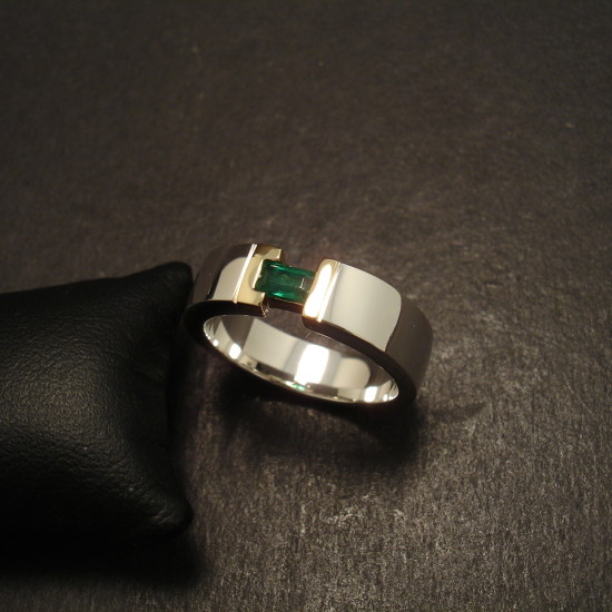 zambian-emerald-.27ctbaguette-ring-18ctgold-silver-09938.jpg