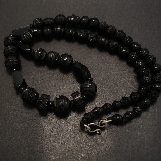 jet-bead-necklace-english-antique-07349.jpg