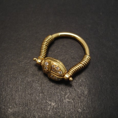 scarab-gold-ring-18ct-diamonds-07410