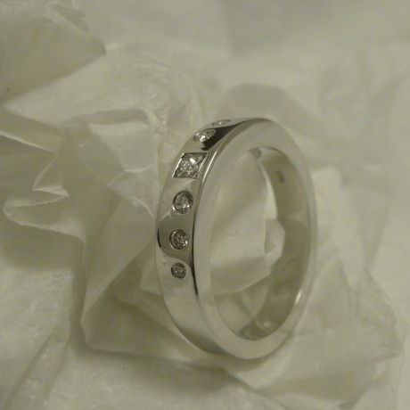 white-gold-rubset-diamonds-ring-40403.jpg