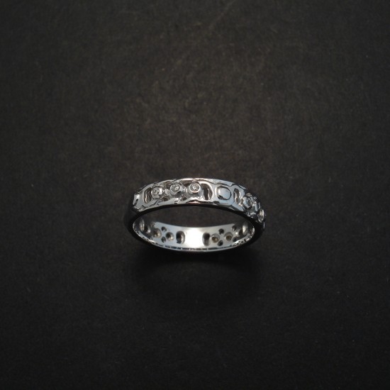 9ct-white-gold-celtic-knot-ring-diamonds-03411.jpg
