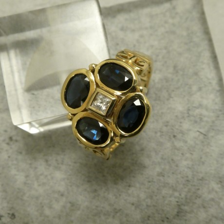 dark-blue-cambodian-sapphires-18ctgold-ring-20252.jpg