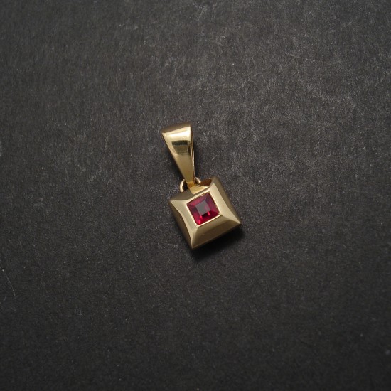 square-ruby-9ctgold-pyramid-pendant-02140.jpg