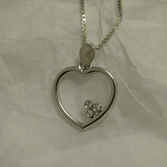 perfect-heart-pendant-18ctwhitegold-pendant-diamonds-40630.jpg
