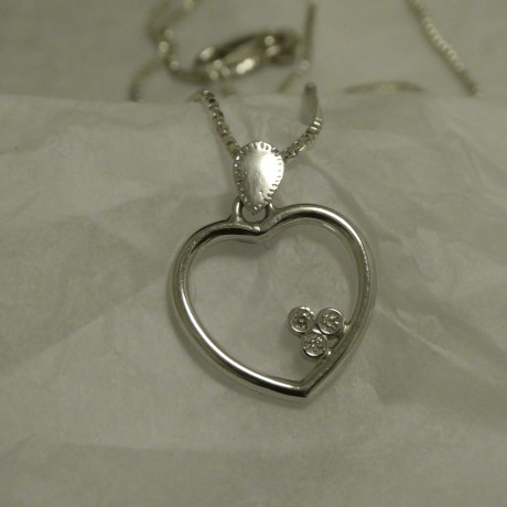 perfect-heart-pendant-18ctwhitegold-diamonds-40629.jpg