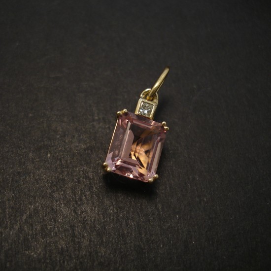 pink-beryl-aquamarine-cousin-18ctgold-pendant-08192.jpg