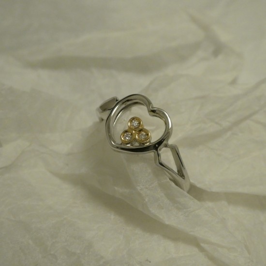 classic-heart-ring-18ctwhitegold-diamonds-40627.jpg