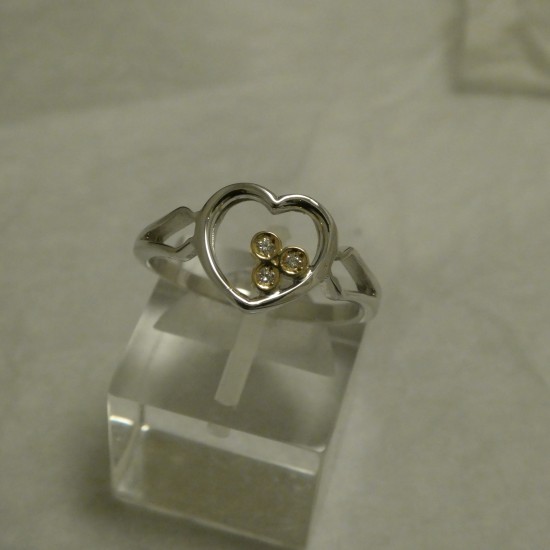 classic-heart-ring-18ctwhitegold-diamonds-40625.jpg