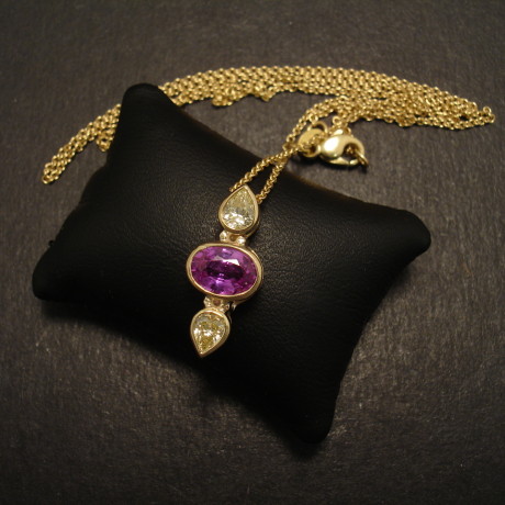 pink-sapphire-yellow-diamonds0-18ctgold-pendant-08769.jpg