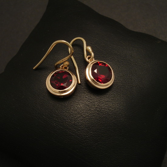 solid-gold-8mmgarnet-earrings-9ct-08784.jpg