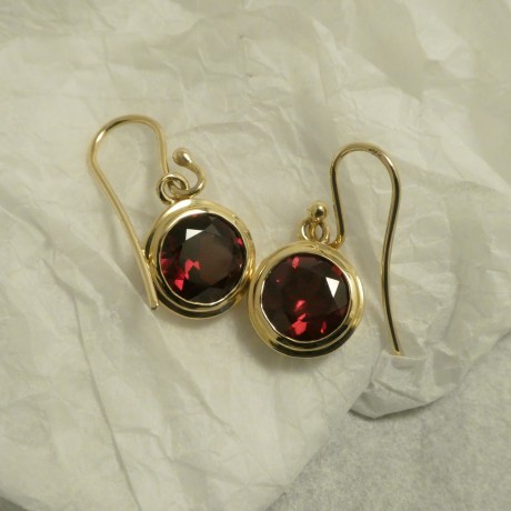 solid-gold-agrade-garnet-earrings-70062.jpg