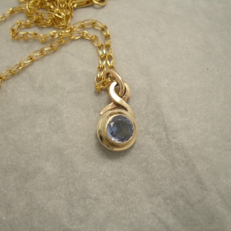 delicate-blue-sapphire-6mm-9ctgold-pendant-04617.jpg