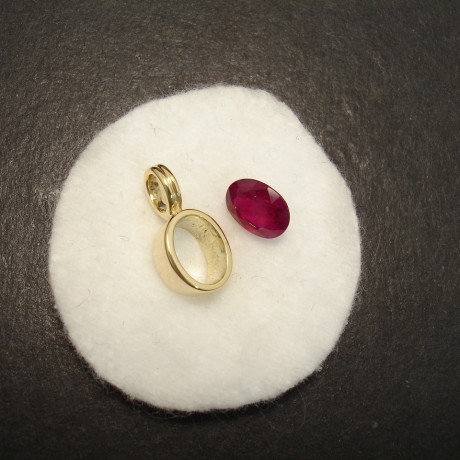 customer-ruby-custom-made-18ctgold-pendant-09171