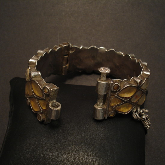 tribal-glass-silver-hinged-bracelet-old-09396.jpg