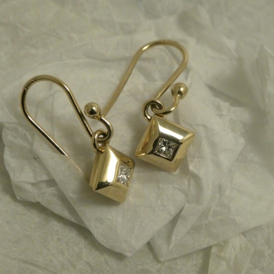 diamond-form-earrings-gold-diamond-70055.jpg