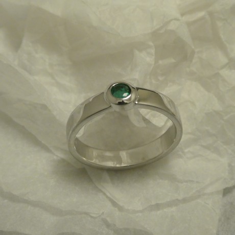emerald-simplicity-9ctwhite-gold-ring-40524.jpg