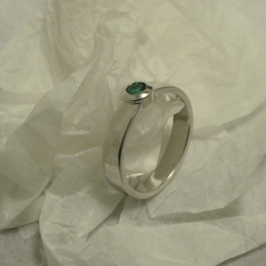 emerald-simplicity-9ctwhite-gold-ring-40526.jpg