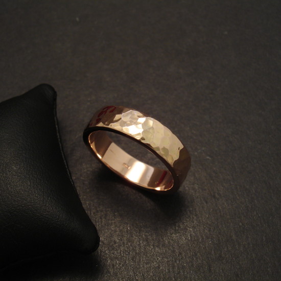 hammered-mens-18ctrose-gold-wedding-band-09727.jpg