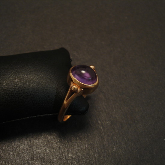 victorian-gold-ring-design-9ct-8x6cab-amethyst-09774.jpg