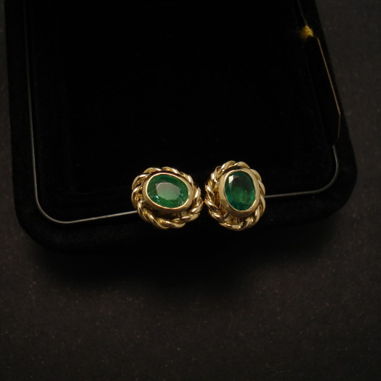 wireworked-emerald-18ctgold-earstuds-00021.jpg