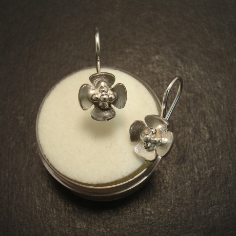 four-petal-silver-earring-fixed-09985.jpg