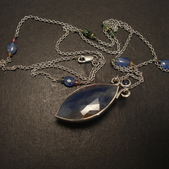 sapphire-white-gold-pendant-chain-09812.jpg