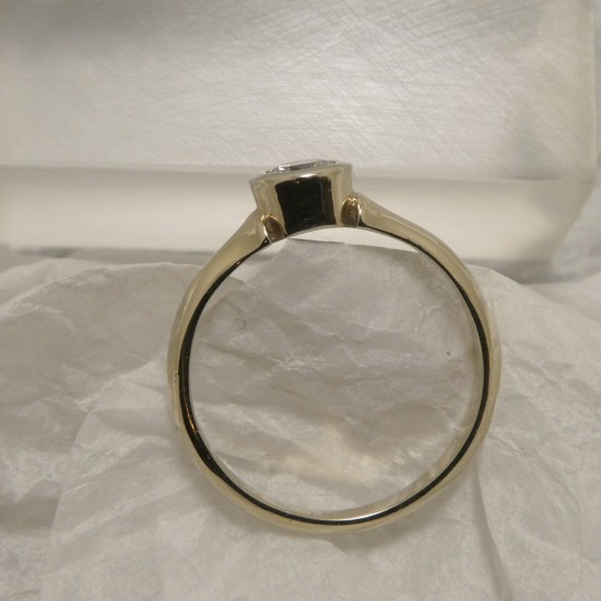 33pt-diamond-9ctwhgold-ring-flared-00317.jpg