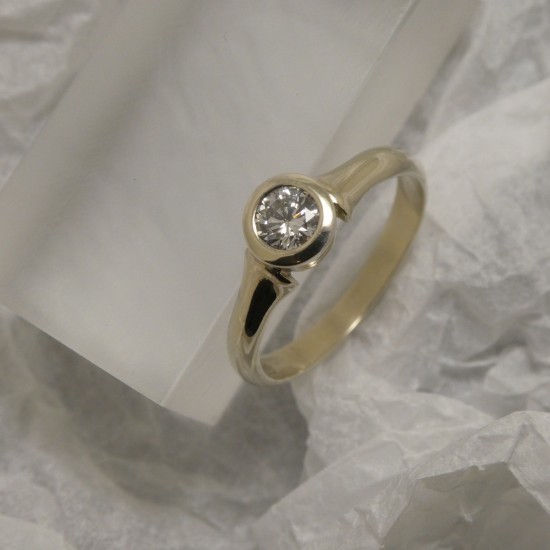 33pt-diamond-9ctwhgold-ring-flared-00318.jpg