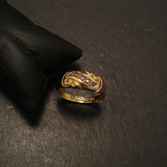 chester-antique-15ctgold-5diamond-ring-09886.jpg