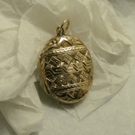 engraved-gold-antique-oval-locket-60786.jpg