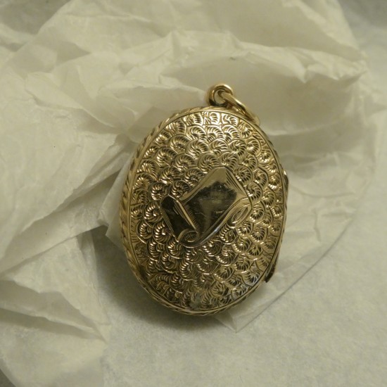 engraved-gold-antique-oval-locket-60787.jpg