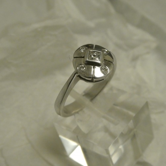regency-design-9ctwhitegold-ring-diamonds-40476.jpg