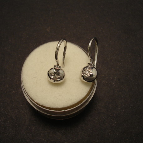 smart-little-9ctwhite-gold-diamond-earrings-00222.jpg