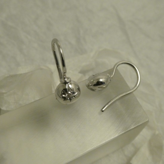 smart-white-gold-earrings-diamond-70054.jpg