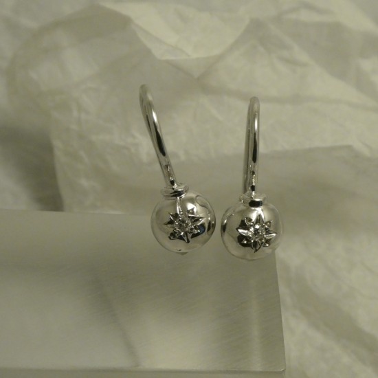 smart-white-gold-earrings-diamonds-70053.jpg