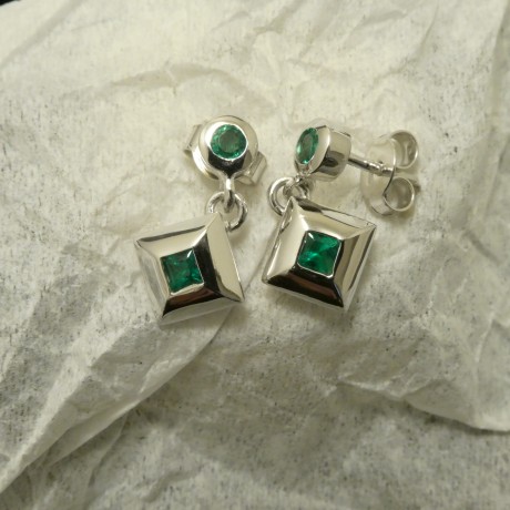 emeralds-square-round-9ctwhite-gold-stud-drops-00920.jpg