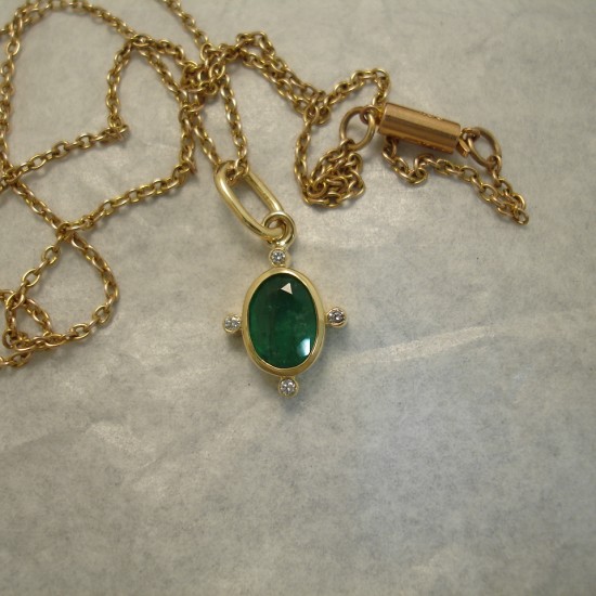 126ct-natural-bright-green-emerald-18ctgold-pendant-04241.jpg