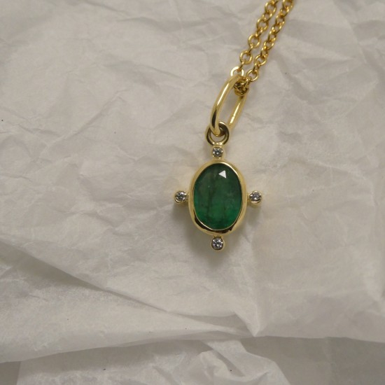 8x6mm-bright-emerald-18ctgold-pendant-90680.jpg