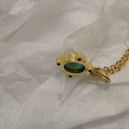 8x6mm-bright-emerald-18ctgold-pendant-90682.jpg